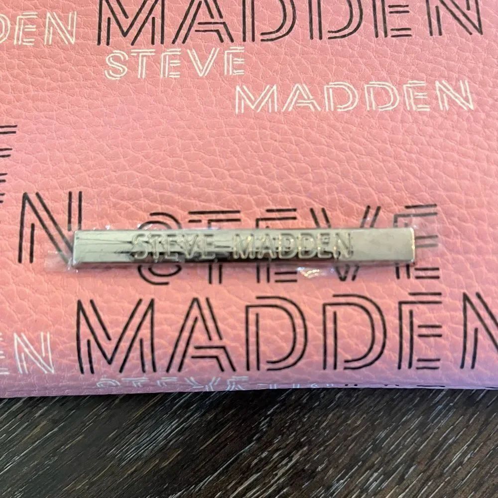 Steve Madden Pink Double Pocket Logo Wristlet NWOT - Picture 2 of 5